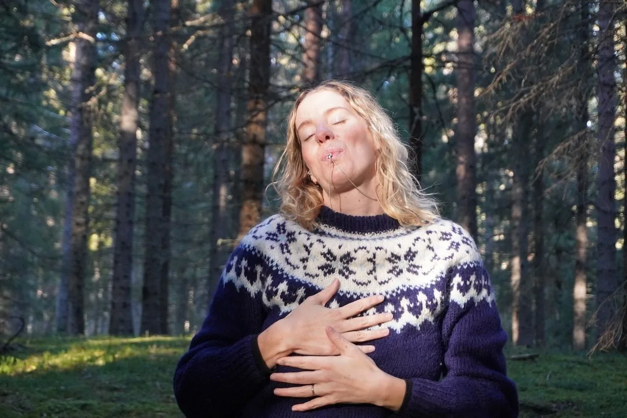 Breathing Jewel used outdoors in a Swedish forest